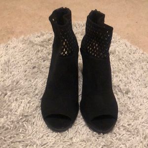 Women Report black size 8 peep toe chunky suede heels